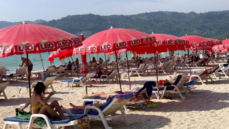 Ruslar, artan fiyatlar ve Rus karşıtlığı nedeniyle yurt dışı tatil planlarından vazgeçiyor