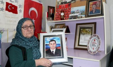 Şehit annesinden yürek yakan sözler: Yavrum gelecek diye umutla bekliyorum