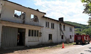 Balıkesir'de şehit babasının yanan evi yeniden yapılacak