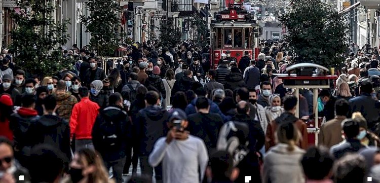 Çıplak dolaşma, sokakta cinsel ilişki, kendini yakma...Bu eylemler neden yaşanıyor?