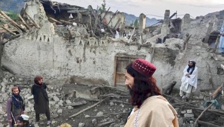 Afganistan'da 6,1 büyüklüğündeki depremde en az bin kişi yaşamını yitirdi