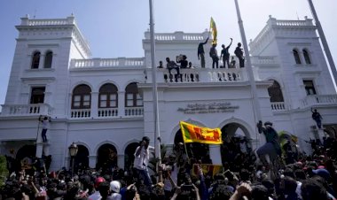 Sri Lanka'da Devlet Başkanı'nın istifası sonrası protestocular başbakanın ofisini bastı