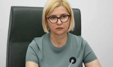 Irina Vlah, hükümetten eğitim reformu taslağını geri çekmesini istedi
