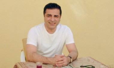 Demirtaş'tan PKK'ya 'Türkiye'ye karşı silahları bırakın' çağrısı