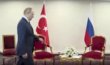 Erdoğan'ın Putin'i kameralar önünde beklettiği görüntüler gündem oldu