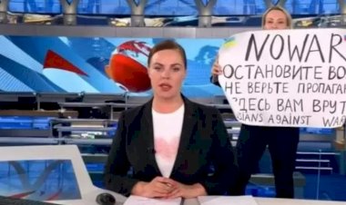 Marina Ovsyannikova: Savaşı protesto eden Rus gazeteciye para cezası