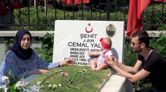 6 aylık Hilal, annesiyle birlikte şehit dayısının kabrini ziyaret etti