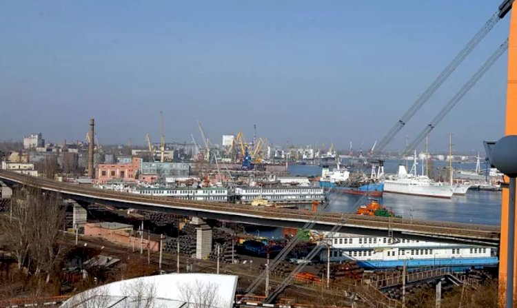 Rusya, tahıl koridoru anlaşmasından bir gün sonra Odesa limanını vurdu