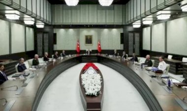 YAŞ kararları: Deniz ve Hava Kuvvetleri komutanları değişti, Genelkurmay Başkanı Güler’in görev süresi bir yıl uzatıldı