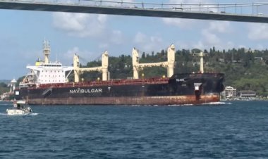 Ukrayna'dan yola çıkan iki tahıl gemisi İstanbul Boğazı'ndan geçti