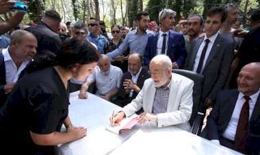Saadet lideri Karamollaoğlu iktidara sandığı gösterdi: Artık bunların dinlenmesi gerek