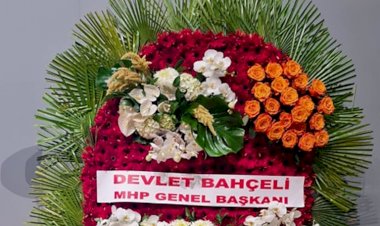 MHP kuruluş yıldönümünde AK Parti’ye 2023+21 çiçekli çelenk göndermiş.. Jesti yerinde…