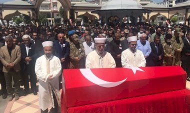 Kilis şehidini uğurladı! Şehit Uzman Çavuş Uğurcan Cirnooğlu'na veda