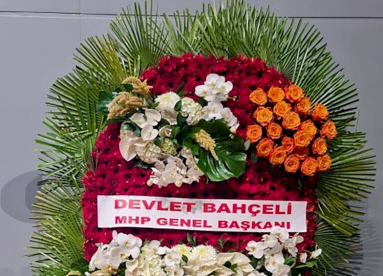 MHP kuruluş yıldönümünde AK Parti’ye 2023+21 çiçekli çelenk göndermiş.. Jesti yerinde…