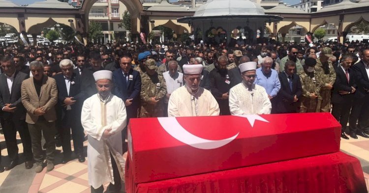 Kilis şehidini uğurladı! Şehit Uzman Çavuş Uğurcan Cirnooğlu'na veda