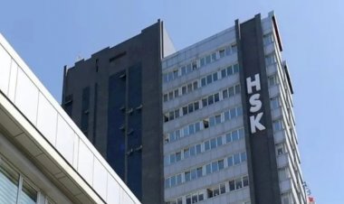 Savcı ve hakimin sürgününe tepki gösteren İzmir Barosu, HSK'ye Anayasa gönderdi