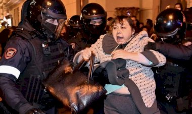 Rusya'da savaş karşıtı gösterilerde 1300 kişi gözaltına alındı