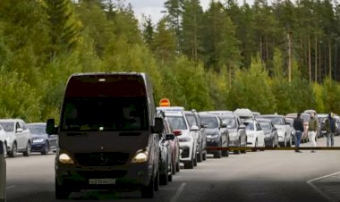 Seferberlik ilanı sonrası Rusya-Finlandiya sınırında trafik yoğunluğu yaşanıyor