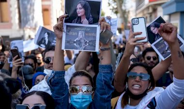 İran'da Mahsa Amini protestoları: '43 yıldır rejimin ilk hedefi kadınlar'