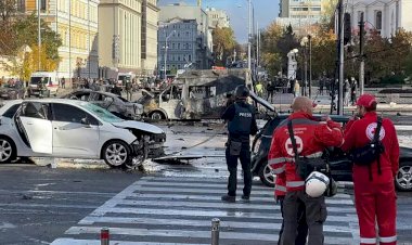 Ukrayna'da birçok kente füzeli saldırı; Kiev'in merkezi vuruldu: En az 8 kişi öldü 24 kişi yaralandı