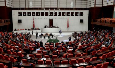 AK Parti 52 maddelik torba teklifi Meclis'e sundu: Çek-senet ve kredi borçlarına af