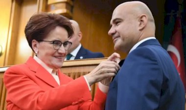 Turhan Çömez İYİ Parti'ye katıldı, rozetini Meral Akşener taktı