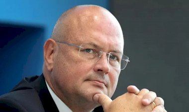 Alman hükümeti, Rus istihbaratıyla bağlantısı olduğu iddiasıyla siber güvenlik şefini görevden aldı