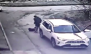 6 yaşındaki çocuğu biçti hiçbir şey olmamış gibi yoluna devam etti: Putin rejimini anlatan video