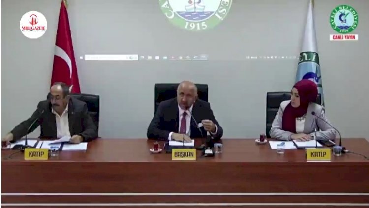 MHP'li Başkan ''FETÖ'cüsünüz'' dedi AKP'liler salonu terk etti