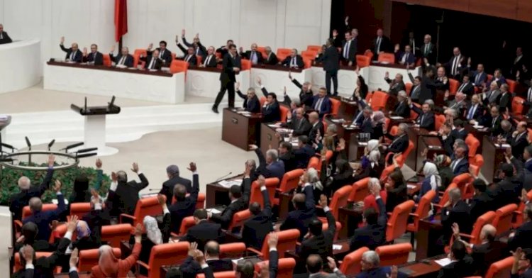Dezenformasyonla Mücadele Yasası'nın 14 maddesi kabul edildi