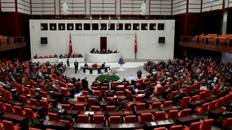 AK Parti 52 maddelik torba teklifi Meclis'e sundu: Çek-senet ve kredi borçlarına af