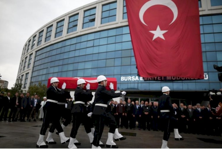 Şehit polisin cenazesi törenle Sakarya'ya uğurlandı!