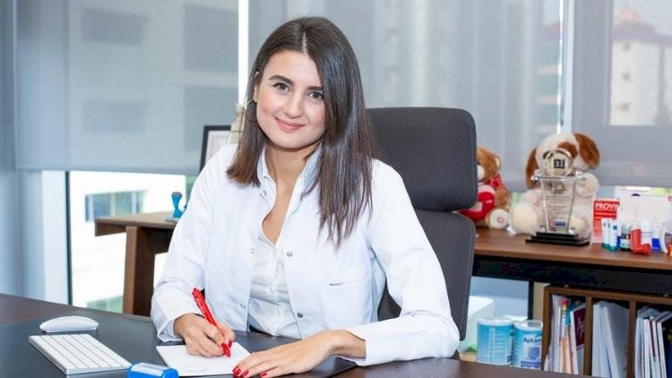 BEBEĞİNİZİ UZUN SÜRE EMZİREREK ASTIM OLMASINI ENGELLEYİN!
