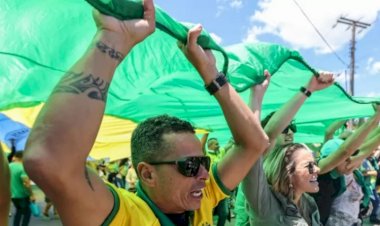 Brezilya'da Bolsonaro destekçileri kışlalar önünde darbe çağrısı yaptı