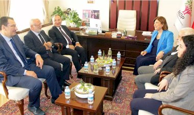 AK Parti'nin HDP ziyareti ve Bahçeli'nin ziyarete desteği yeni bir 'çözüm süreci' sinyali mi?