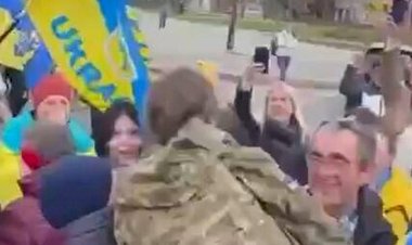 Ukrayna askerleri Herson'a girdi