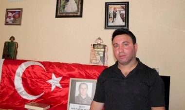 Şehit kardeşinin bavulunu yıllar sonra açtı: Kokusu hala üzerinde