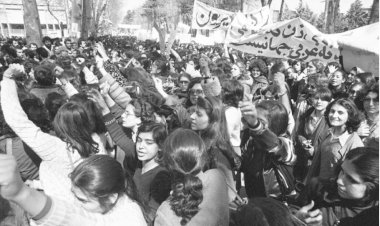 İran'da kadınlara uygulanan zorunlu başörtüsü yasası kaldırılır ya da esnetilir mi?