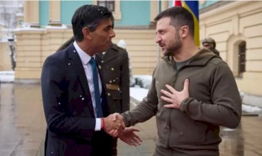 İngiltere Başbakanı Sunak Kiev'de Zelensky ile bir araya geldi