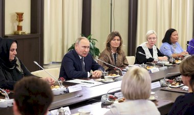 Putin'in tiyatrosu ifşa oldu: Asker anneleri diye topladığı kadınlar bakın kim çıktı?