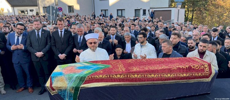 Mevlüde Anne kundaklanan evinin önünden uğurlandı