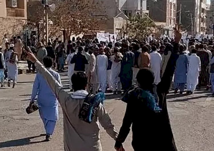 İran'da protestolar: Zahidan'da göstericiler 'Kanlı Cuma'yı andı