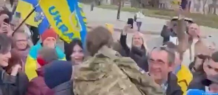 Ukrayna askerleri Herson'a girdi