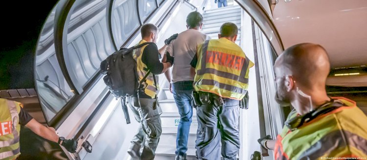 Almanya 10 ayda 9 bin 500 kişiyi sınır dışı etti
