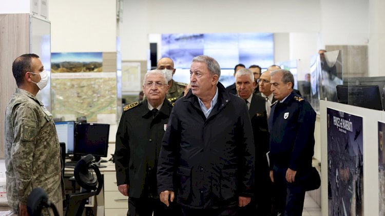 Şehit haberlerinin ardından Ankara'ya geçti! Bakan Akar Harekat Merkezi'nde
