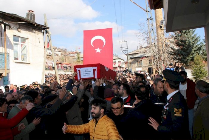 Şehit Uzman Çavuş Mustafa Işık'ın cenazesi memleketi Konya'da son yolculuğuna uğurlandı