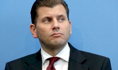Alman aşırı sağcı AfD'nin eski sözcüsünden 'göçmenler vurulabilir, gaz odalarına sokulabilir' yorumu