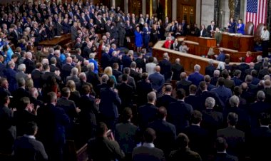 Zelenskiy ABD Kongresinde konuştu: Ukrayna yaşıyor ve Rusya'yı geri püskürtüyor
