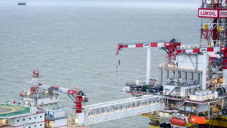 AB'nin Rusya'ya yönelik petrol yaptırımları yürürlüğe girdi