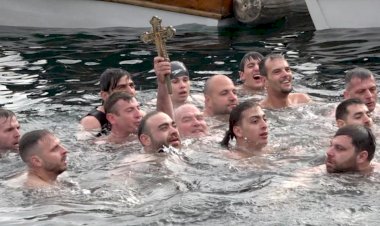 İstanbul’da Haç Çıkarma Töreni Düzenlendi